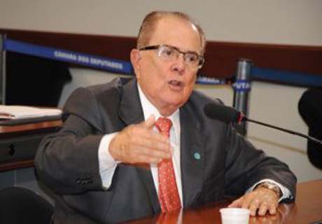 Juiz determina bloqueio de salário de João Lyra para pagar dívida trabalhista