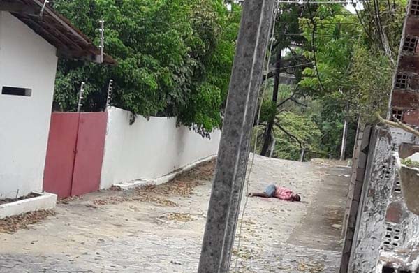 Jovem é executado com sete tiros na cabeça em Maceió