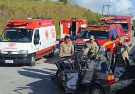 Servidora pública morre em grave acidente envolvendo veículos na BR-101 