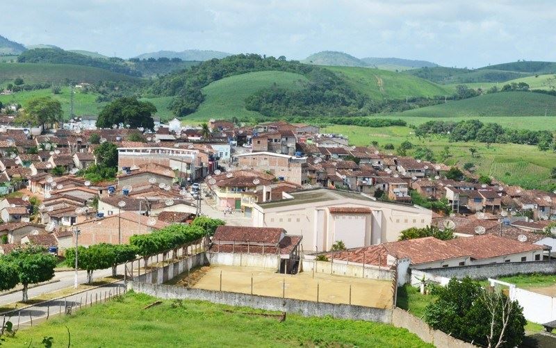Homem morre e dois ficam feridos após discussão em bar em Joaquim Gomes