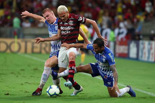 CBF pode fazer jogos do Brasileirão às 11h, decide TST