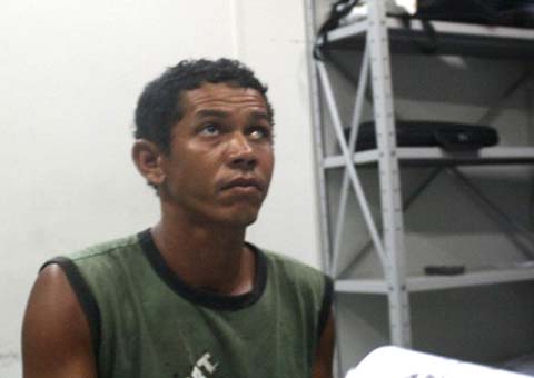 Mulher desfila com biquíni roubado em Sauaçuhy e marido acaba preso por tráfico