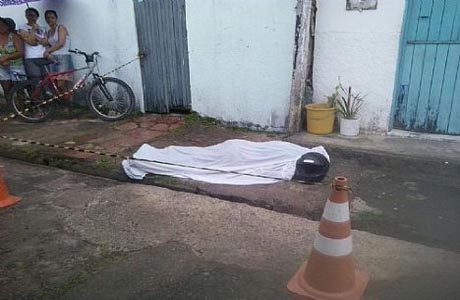 Jovem vai pagar dívida de R$ 10 e é morto a tiros