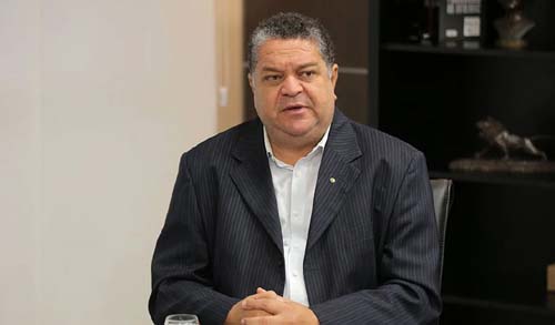 Juiz determina fim de aglomerações em campanha e uso de máscara