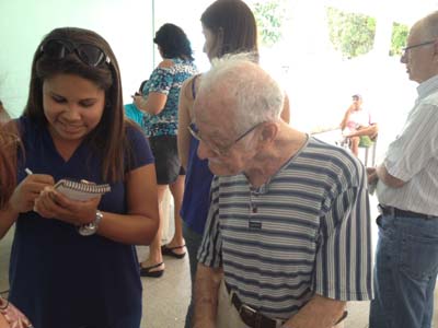 Eleitor de 100 anos faz questão de votar