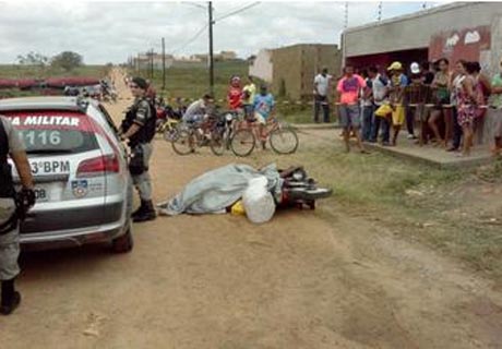 Homem é alvejado por tiros e morre no bairro Zélia Barbosa Rocha