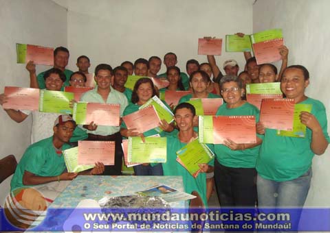 Jovens e Adultos recebem diplomas dos cursos EAD e FUG em Santana do Mundaú