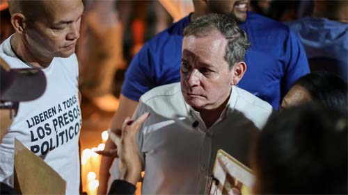 Venezuelanos sob tensão: líder da oposição recapturado horas após conquista da liberdade