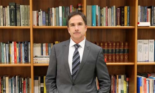 Juiz polêmico é investigado após tentativa de furto de champagne em supermercado de Blumenau