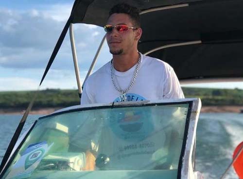 Marinheiro salva sete vidas em tragédia: 