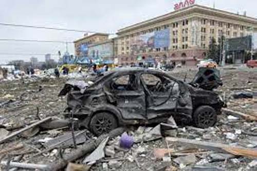 Kharkiv bombardeada depois de visita de Baerbock