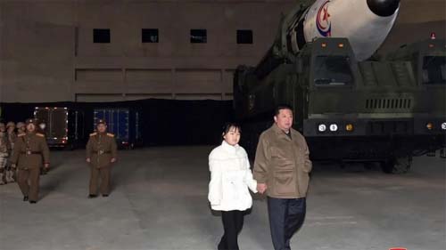 Filha de Kim Jong-un aparece em evento público pela primeira vez