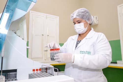 Laboratório Remi Maia recebe equipamento que realizará 86 testes por hora da Covid