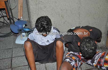 Rapaz de 18 e menor de 13 anos são detidos após roubar celulares em União dos Palmares
