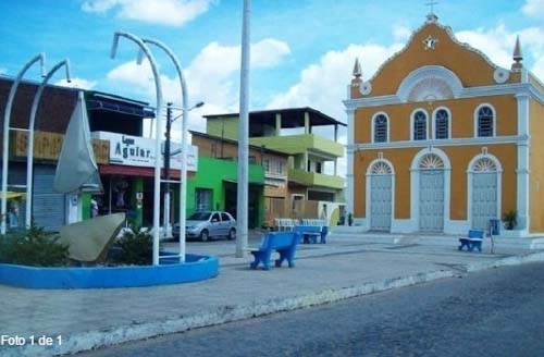 Homem é baleado ao abrir porta de casa para criminosos