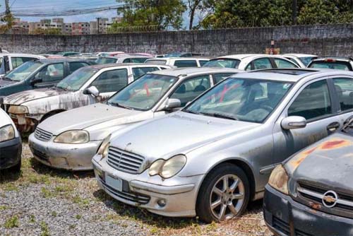 Detran de Alagoas anuncia leilão com mais de três mil veículos inutilizáveis disponíveis para compra online