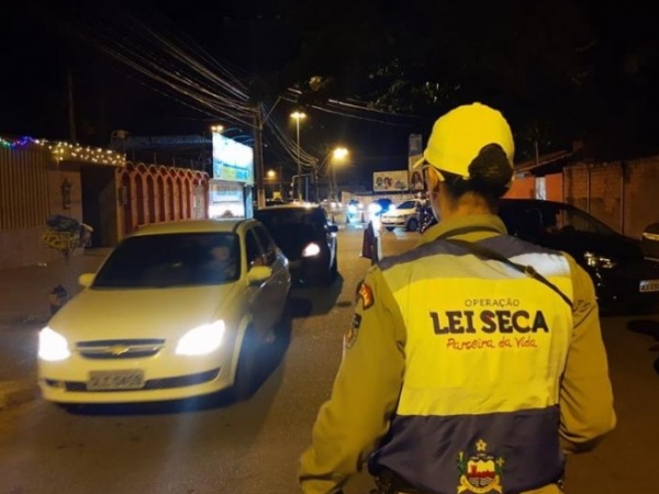 Lei Seca prende motorista por dirigir alcoolizado em Maceió