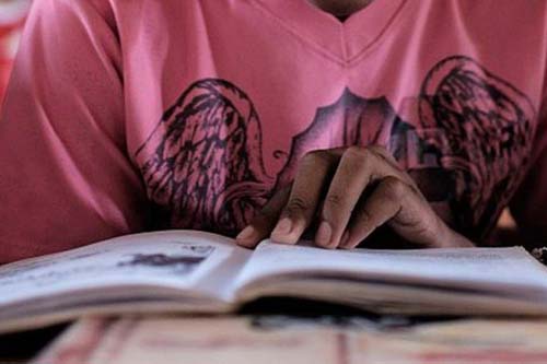 OCDE: Brasil sofre com abismo em nível de leitura entre jovens de alta e baixa renda