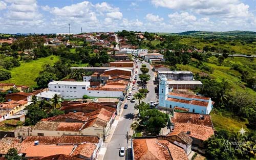 Criança é molestada por vizinho enquanto tomava banho em piscina infantil no interior de Alagoas