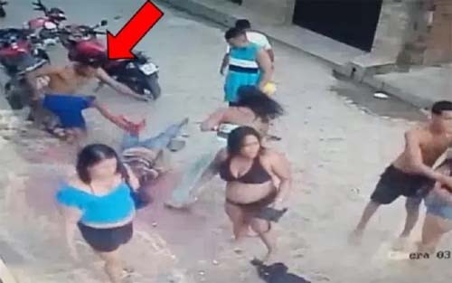 Polícia prende duas pessoas que espancaram assaltante até a morte