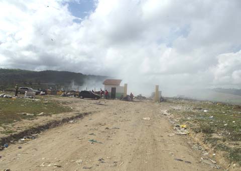 Lixão na zona rural de União pega fogo e fumaça atinge zona urbana da cidade