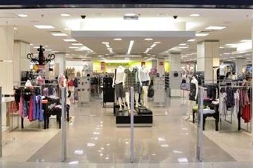 Homem é apreendido após furtar loja de roupas em shopping de Maceió