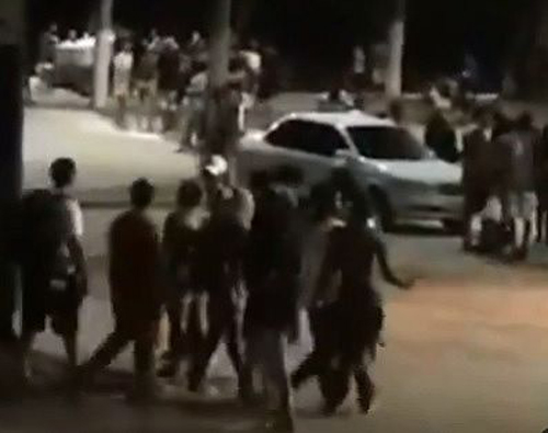 Noite de luau tem nova aglomeração e correria na orla de Maceió