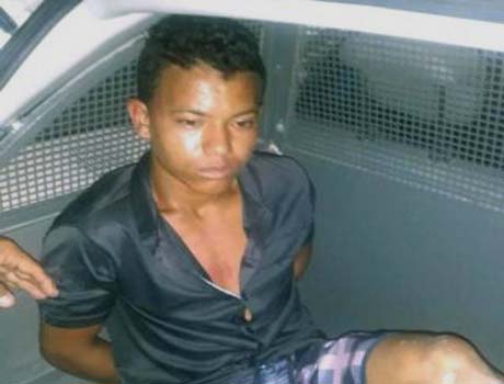 Homem é preso tentando jogar celulares e droga dentro do Cadeião