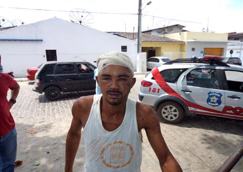 Por causa do volume de som residencial filho  tenta matar a mãe a golpes de facão em Murici