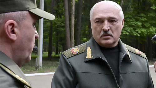 Lukashenko aparece fragilizado nas últimas imagens da televisão pública bielorrussa