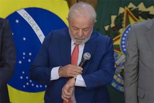 Dividido, TCU adia decisão que pode obrigar Lula a devolver relógio