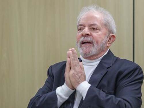 Juiz torna sem efeito sentença que ‘cassava’ título concedido a Lula e declara ação prescrita
