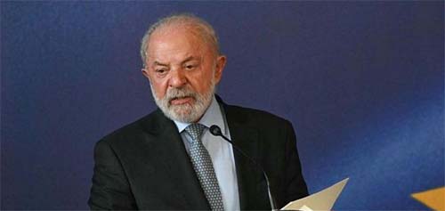 Revelações de conversas secretas entre Epstein e Chomsky sobre Lula: 'O maior preso político do planeta'