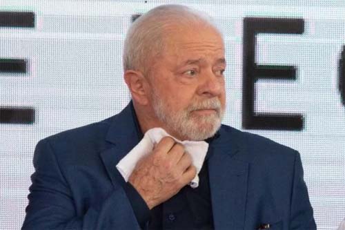 Lula adia viagem à China para domingo, cancela agendas desta 6a-feira por pneumonia leve