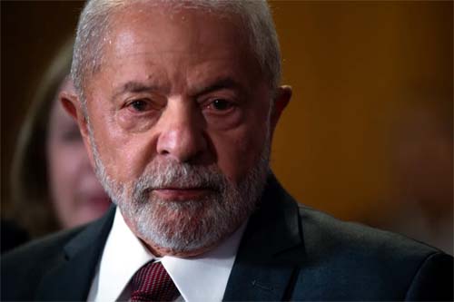 Exames de Lula mostram inflamação na garganta e leucoplasia