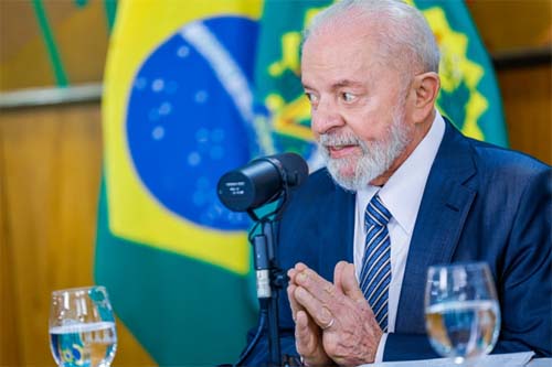 Dólar ultrapassa R$ 5,51 após Lula colocar necessidade de corte de gastos em dúvida