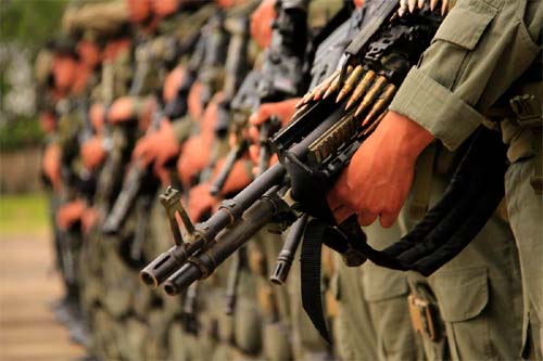 Conflito sangrento entre facções dissidentes das FARC na região de Guaviare resulta em mais de duas dezenas de vítimas fatais