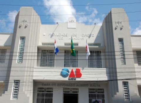 Advogados cobram posição da OAB/AL em relação aos contratos entre prefeituras e escritórios 