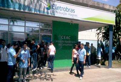 Consumidores de baixa renda devem atualizar cadastro na Eletrobras