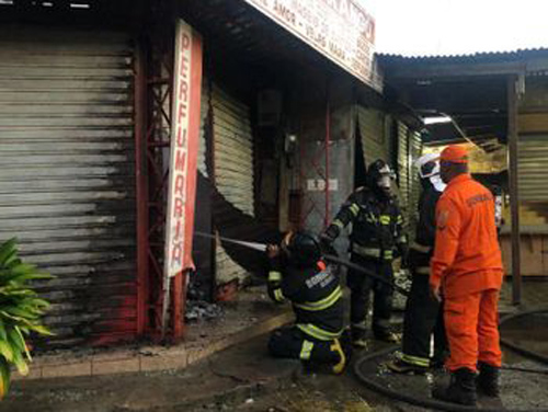 Incêndio atinge barracas de artesanato no Mercado da Produção