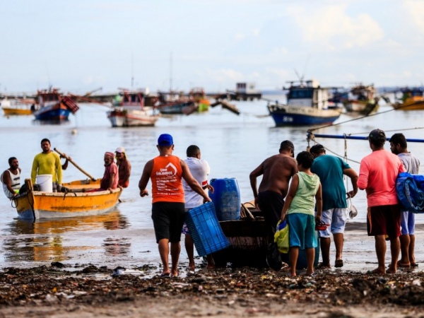 Mesmo com decreto prorrogado, pescadores se arriscam e saem para trabalhar