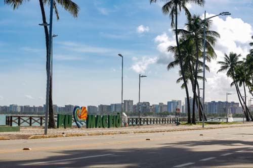 Até o dia 20 de maio, está proibido ir às faixas de areia das praias em