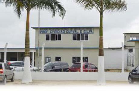 Agentes abortam fuga no Cyridião Durval e atingem cinco presos a tiros