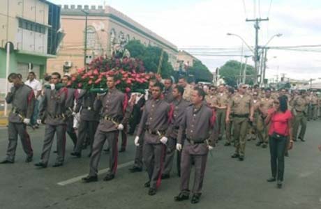 PM celebra dia de São Jorge com procissão e missa no centro de Maceió