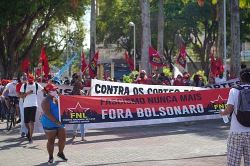 Protesto nacional: manifestantes fazem ato contra Bolsonaro e a favor da vacina em Maceió