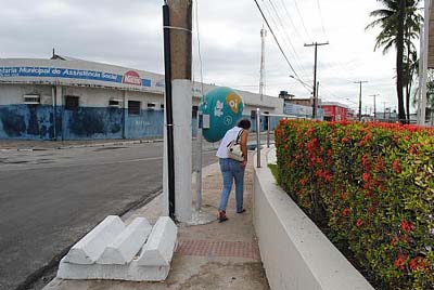 Jovem é esfaqueada nas costas pelo marido no Rio Novo