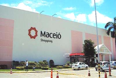 Parte do teto do Maceió Shopping caiu nesta madrugada