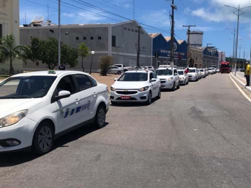 Táxis começam a circular com bandeira 2 em Maceió