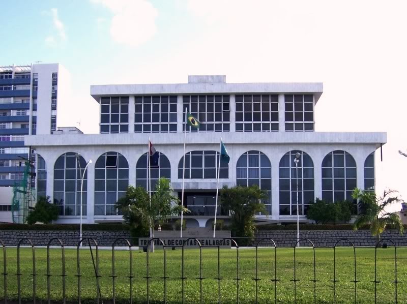 TCE aplica multas por atraso de documentos