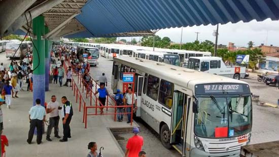 Adolescente é morto a tiros próximo ao terminal do Benedito Bentes